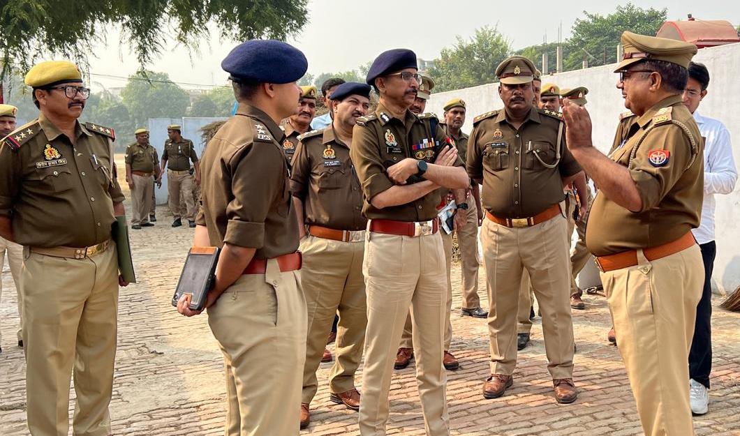 अपर पुलिस महानिदेशक लॉजिस्टिक्स, लखनऊ उत्तर प्रदेश  श्री राजकुमार द्वारा कमिश्नरेट प्रयागराज के पुलिस लाइन में कुंभ मेला के तैयारी के दृष्टिगत समीक्षा बैठक आयोजित की गई