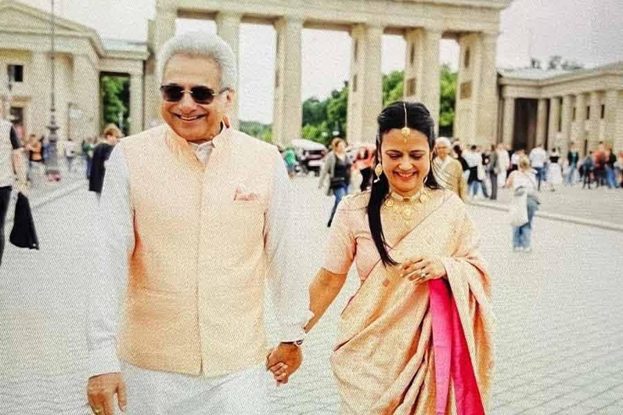 महुआ मोइत्रा और पिनाकी मिश्रा ने जर्मनी में रचाई शादी, राजनीतिक गलियारों से मिलीं शुभकामनाएं
